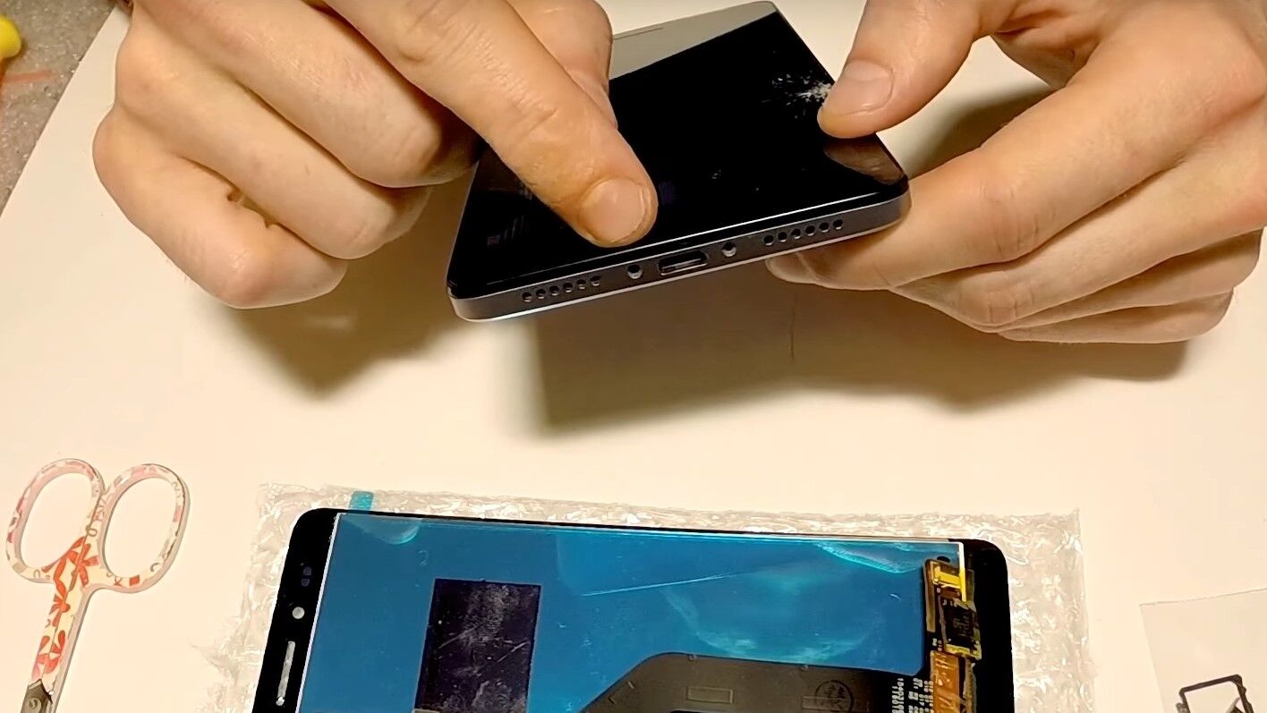 lcd.jpg huawei.jpg