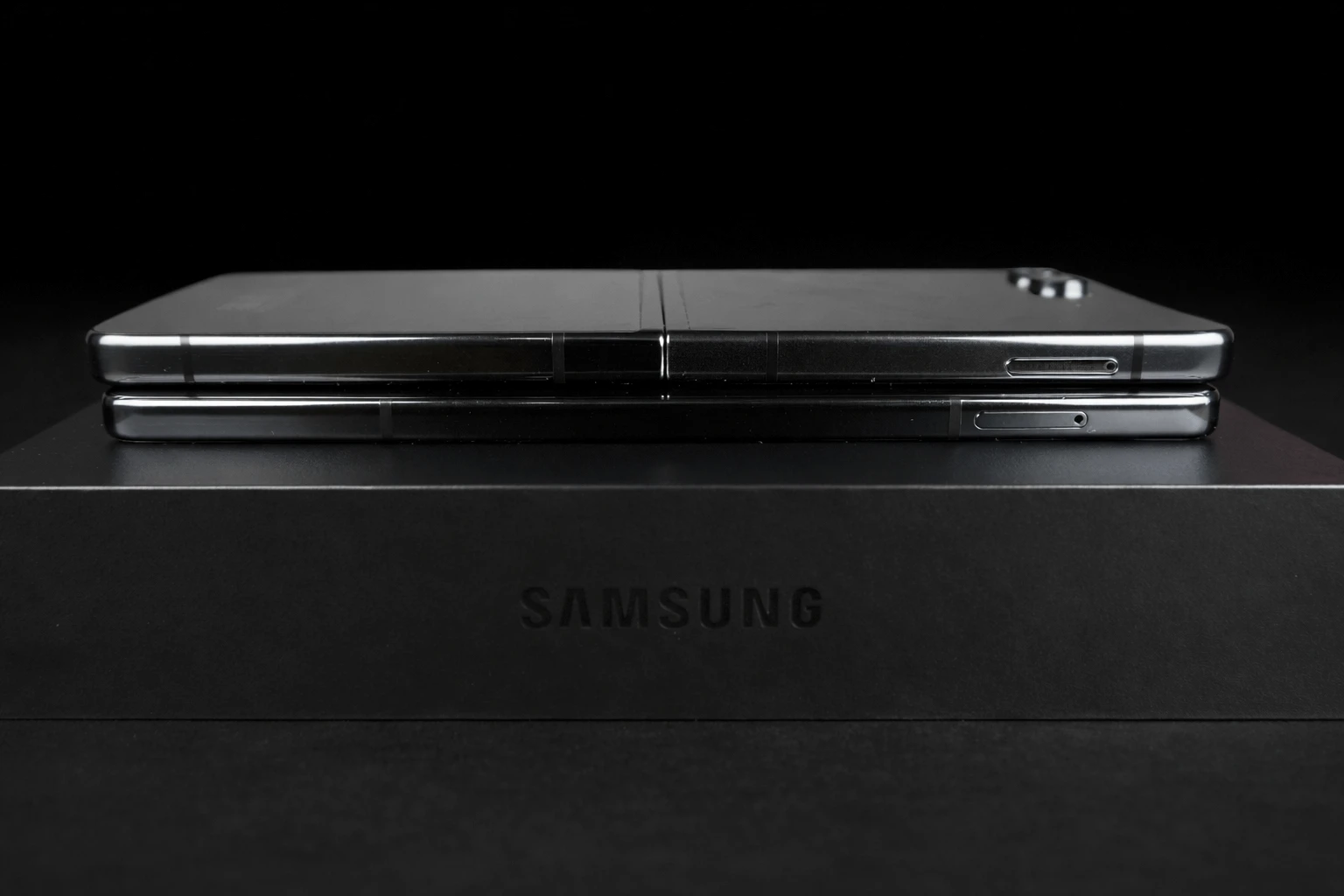 Полосы на сгибе Fold и Flip в 2026 году: приговор или исправная поломка 2