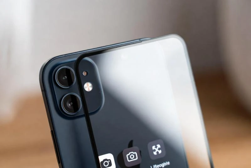 Зачем смартфону защитное стекло: что это, использовать или нет