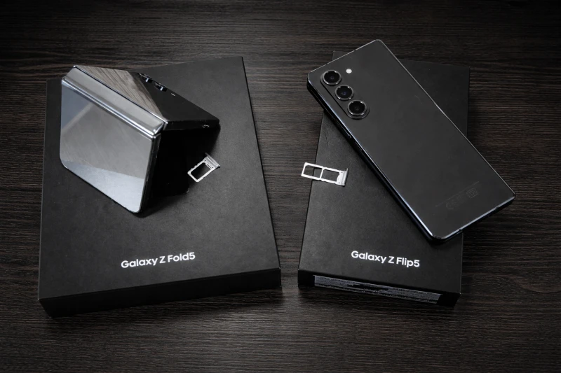 Полосы на сгибе Fold и Flip в 2026 году: приговор или исправная поломка